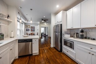 2723 W Logan Blvd, Unit 1 in Chicago, IL - Building Photo