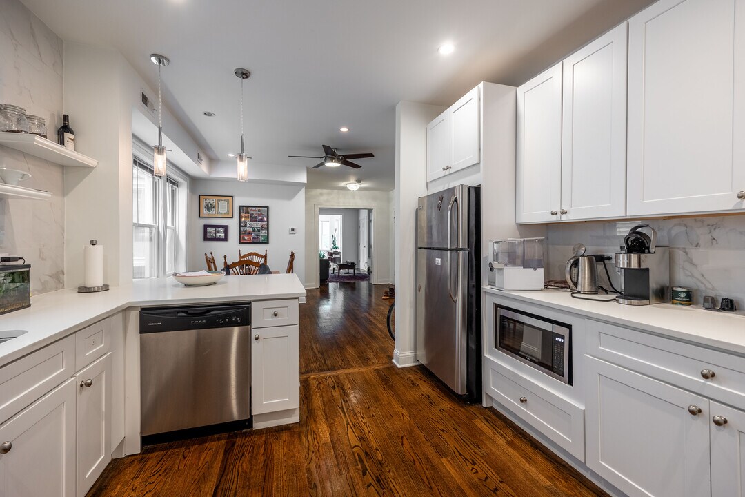 2723 W Logan Blvd, Unit 1 in Chicago, IL - Building Photo
