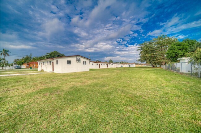 17725 SW 103rd Ave-Unit -17725 in Miami, FL - Building Photo - Building Photo