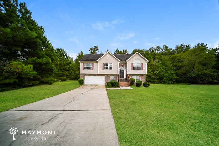 665 Tipperary Rd in Hampton, GA - Foto de edificio