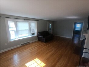 59 Aitchison Dr in New London, CT - Building Photo - Building Photo