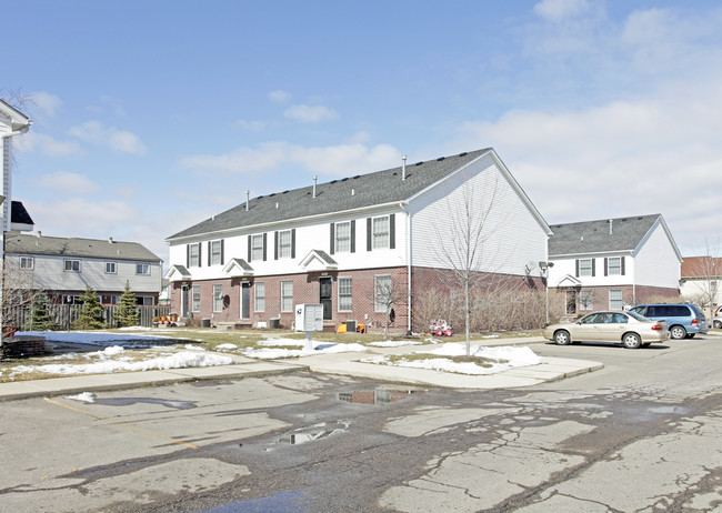 Knoll Apartments in Roseville, MI - Building Photo - Building Photo