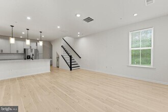 4625 Crossing Ct in Ellicott City, MD - Building Photo - Building Photo
