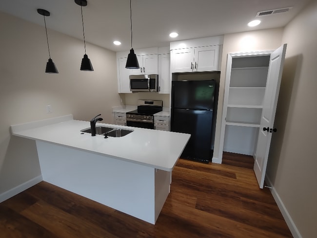 434 Turpin Rd in Inman, SC - Foto de edificio - Building Photo