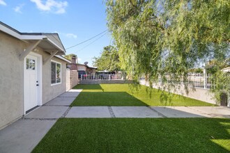 43020 6th St E in Lancaster, CA - Building Photo - Building Photo