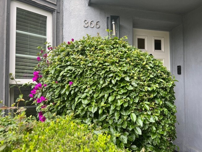 366 S Crescent Dr in Beverly Hills, CA - Foto de edificio - Building Photo