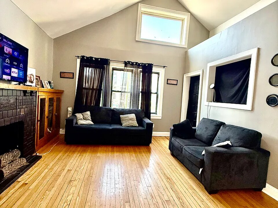 831 N Ashland Ave in Chicago, IL - Building Photo