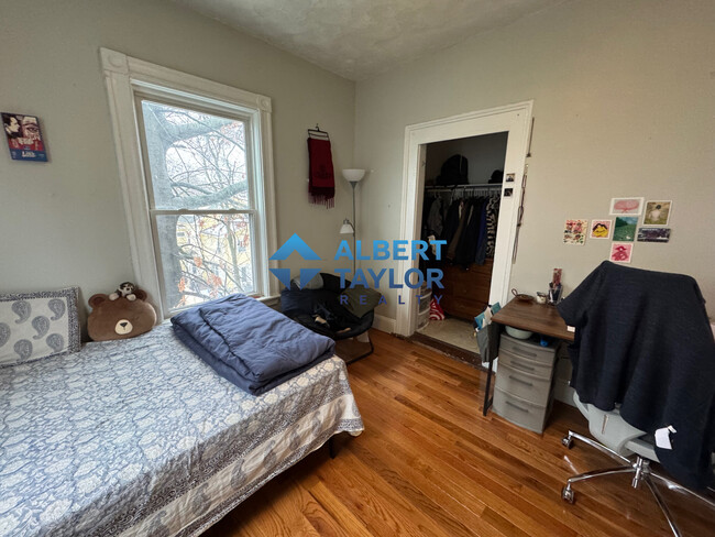 3 Kinnaird St, Unit 3 in Cambridge, MA - Foto de edificio - Building Photo
