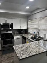Room in Duplex on El Retiro Rd in Fort Worth, TX - Foto de edificio - Building Photo