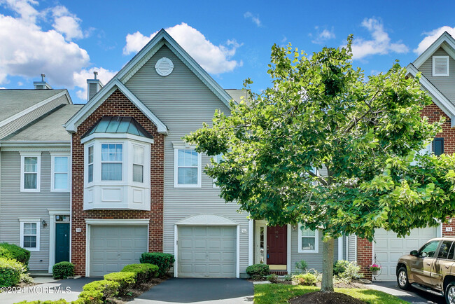 96 Tanya Cir in Ocean Township, NJ - Foto de edificio - Building Photo