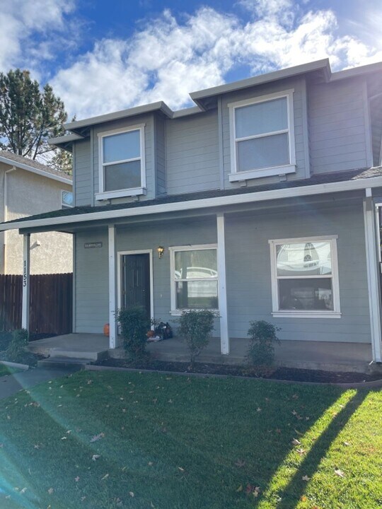 1151-1157 E 9th St in Chico, CA - Building Photo