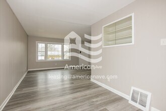 1048 Renshaw Dr in Ferguson, MO - Building Photo - Building Photo