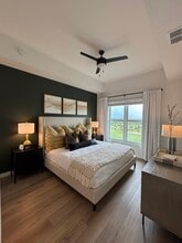 2001 Embassy Dr, Unit B10 in West Palm Beach, FL - Building Photo - Building Photo