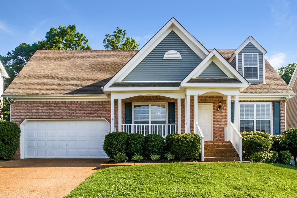 1014 Persimmon Dr in Spring Hill, TN - Building Photo