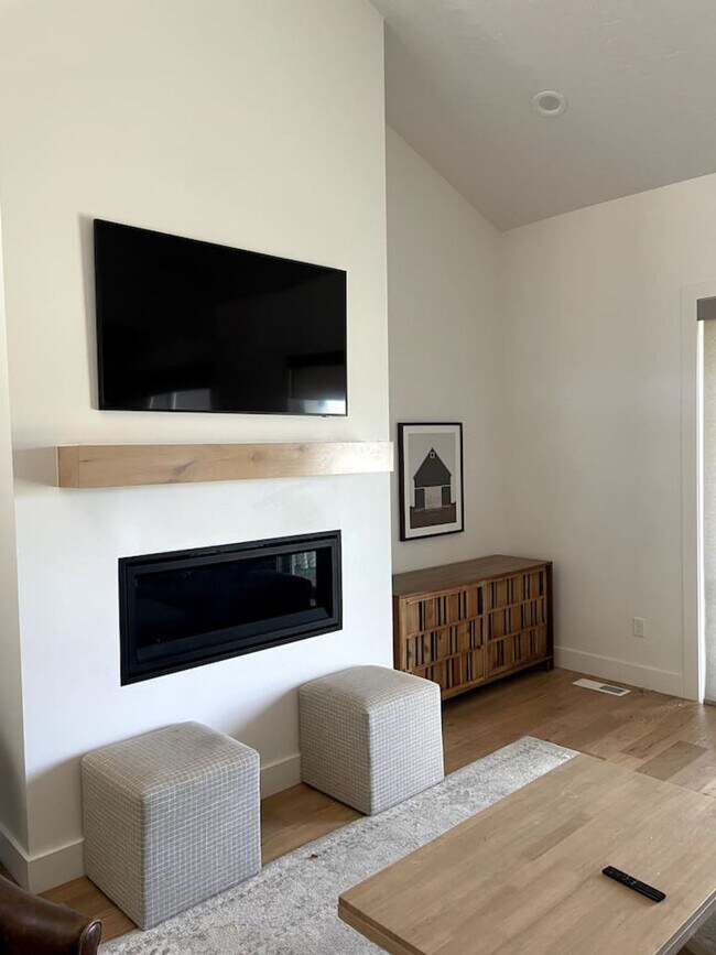 690 S Edge Ln in Kaysville, UT - Building Photo - Building Photo