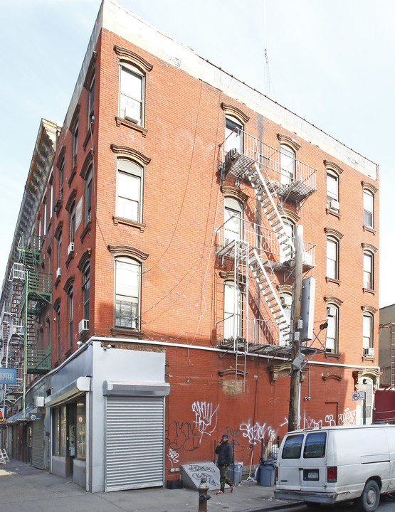 301 Keap St in Brooklyn, NY - Building Photo