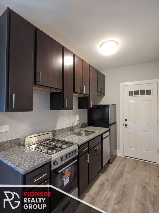 711 W Brompton Ave, Unit 32