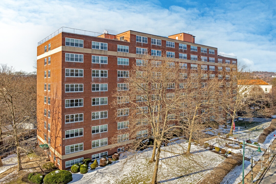 Parkway House in Glen Ridge, NJ - Building Photo