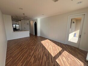 3887 Pell Pl, Unit 229 in San Diego, CA - Foto de edificio - Building Photo