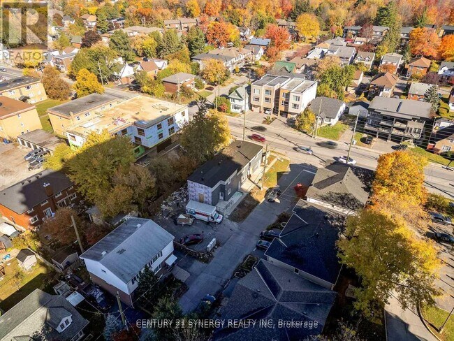 598 Kirkwood Ave in Ottawa, ON - Building Photo - Building Photo