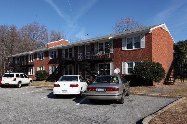 Village Square Apartments in High Point, NC - Building Photo - Building Photo