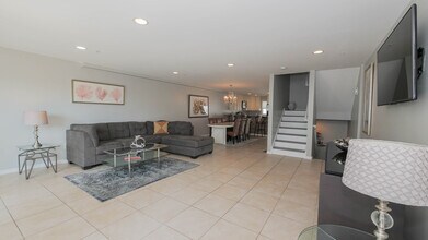 137 S Berkley Sq in Atlantic City, NJ - Building Photo - Building Photo