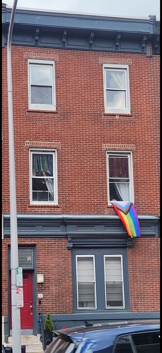 2037 Christian St, Unit 3 in Philadelphia, PA - Building Photo