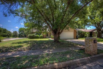 7801 Summerglen Rd in Fort Worth, TX - Building Photo - Building Photo