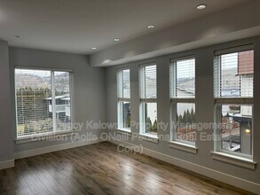 500 Fleming Rd in Kelowna, BC - Building Photo - Building Photo