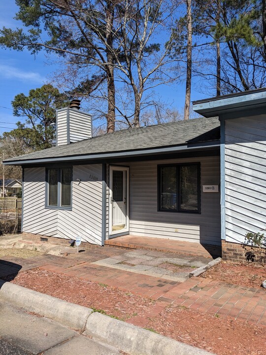 1208 Adams St N in Wilson, NC - Foto de edificio