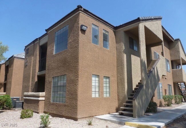 2700 N Rainbow Blvd in Las Vegas, NV - Building Photo