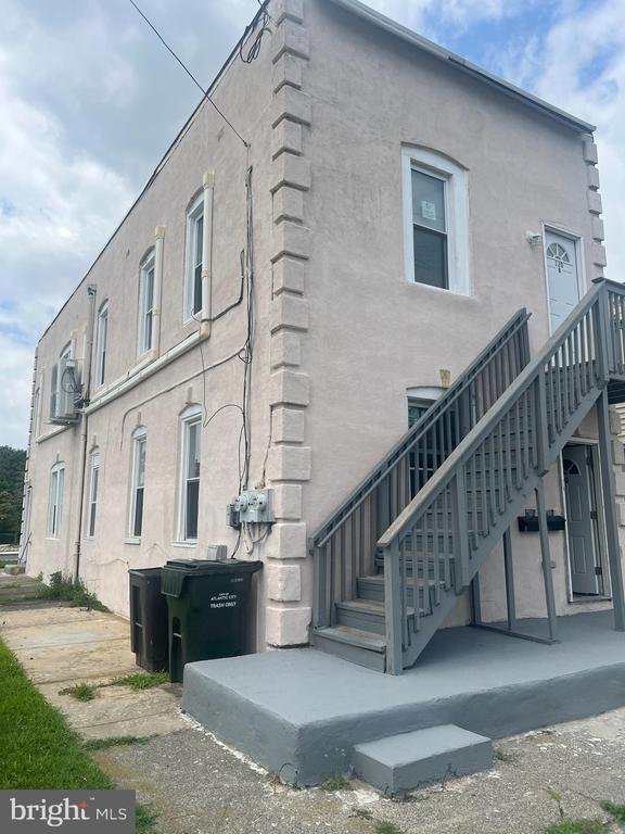 property at 120 N Congress Ave