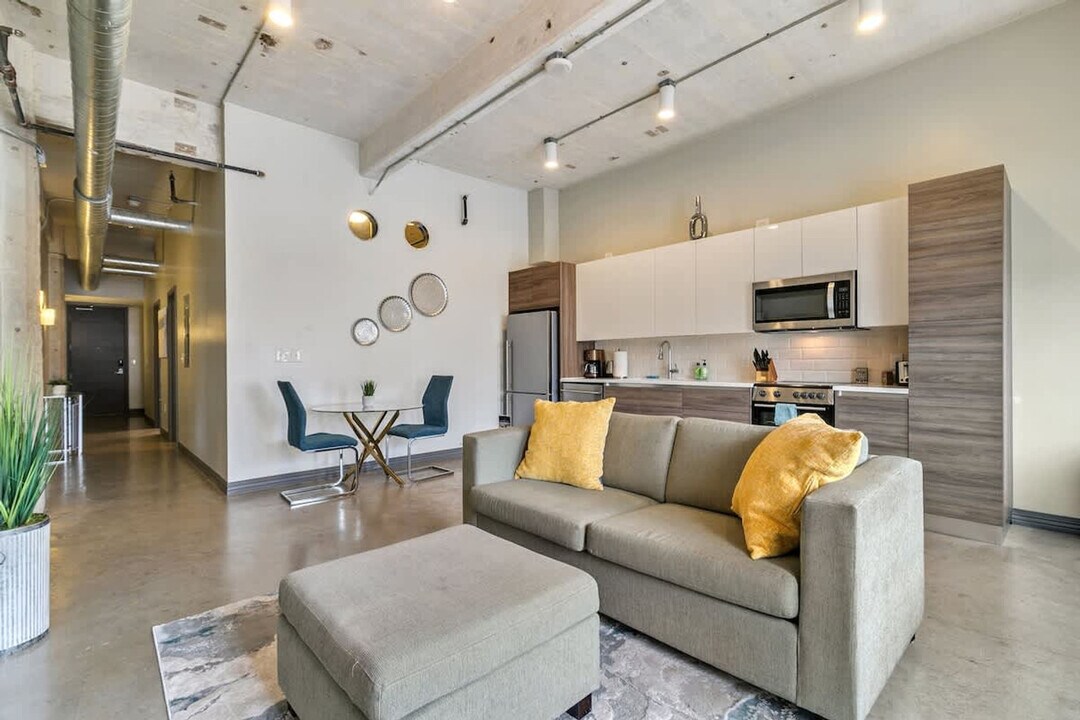 500 S Ervay St in Dallas, TX - Building Photo