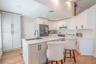 2675 Oak Park Cir in Davie, FL - Building Photo - Building Photo