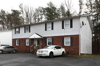 1962 Lakeview Rd in Asheboro, NC - Building Photo - Building Photo