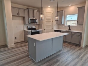 8126 Violet Ct in Bakersfield, CA - Building Photo - Building Photo