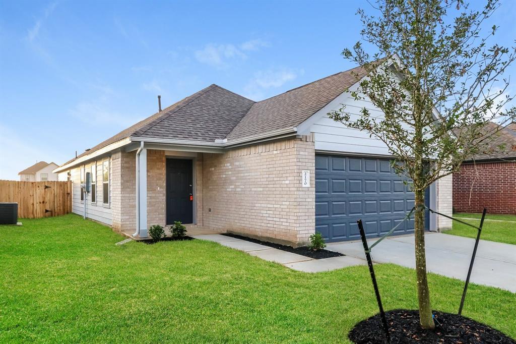 2170 Middle Rdg Dr in Conroe, TX - Building Photo