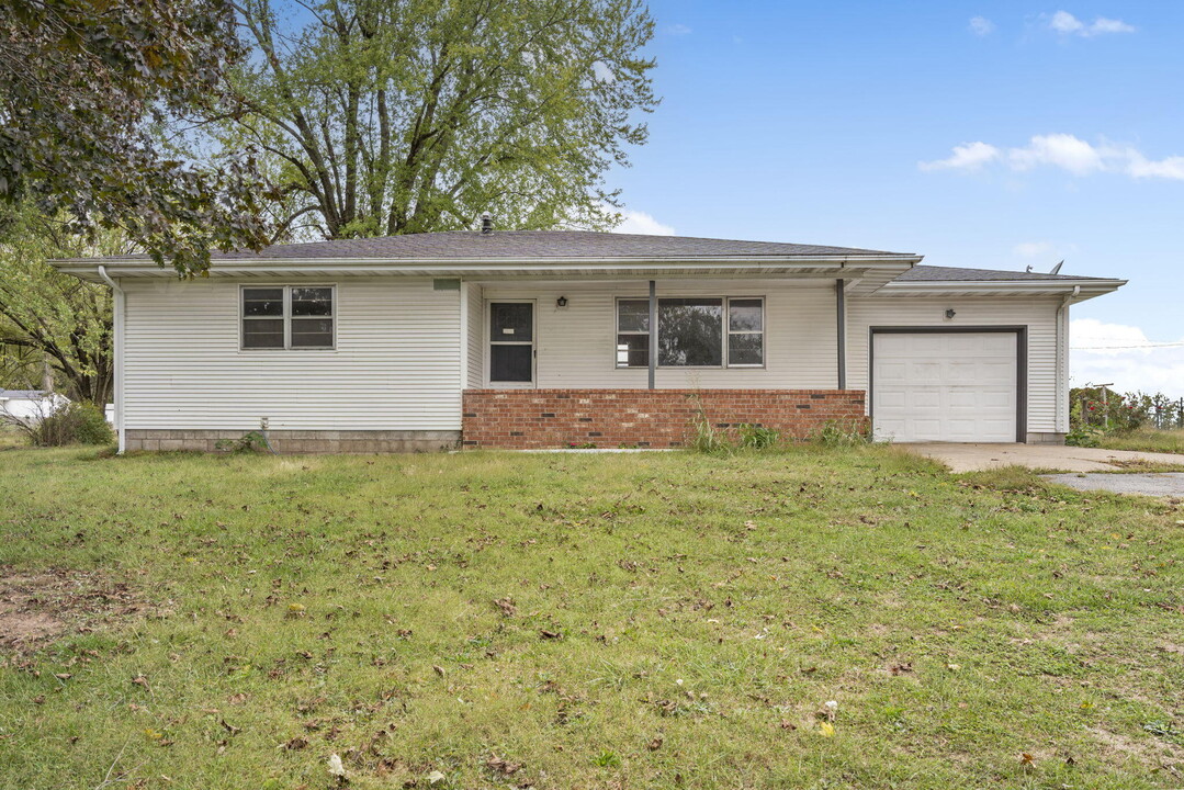 2003 Fitz Ln in Nixa, MO - Building Photo