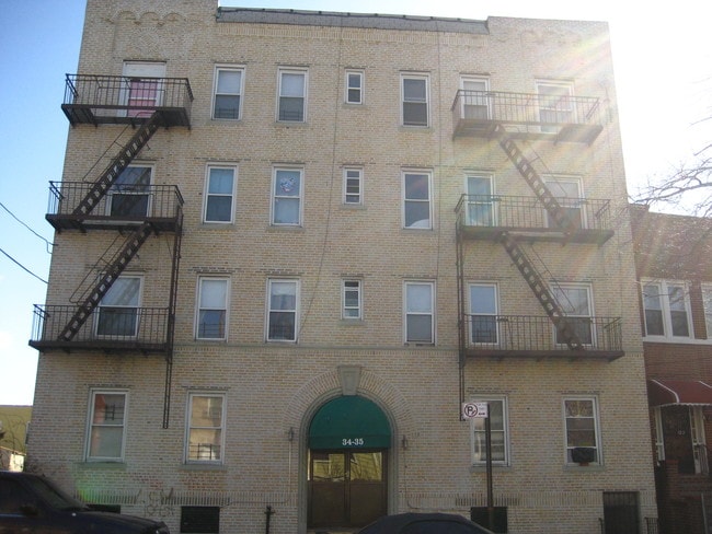 34-35 100th St in Flushing, NY - Building Photo - Building Photo