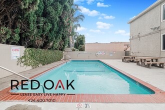 7350 Hazeltine Ave in Los Angeles, CA - Building Photo - Building Photo