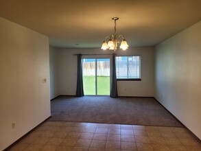 1009 N Pierce Dr in Moses Lake, WA - Building Photo - Building Photo