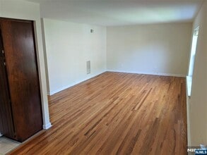 522 Maple Ave in Ridgewood, NJ - Building Photo - Building Photo