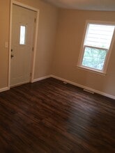 213 1st Ave E in West Fargo, ND - Foto de edificio - Building Photo