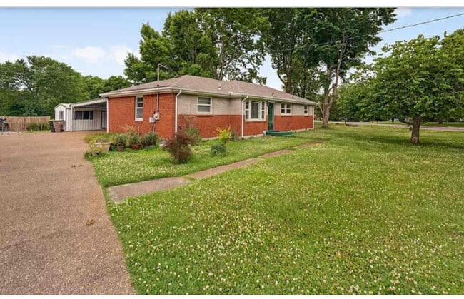 3808 Creekside Dr