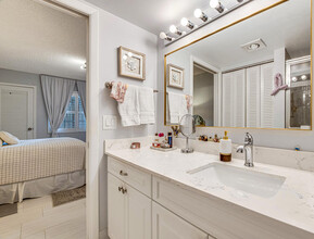 1050 Newcastle A in Boca Raton, FL - Foto de edificio - Building Photo