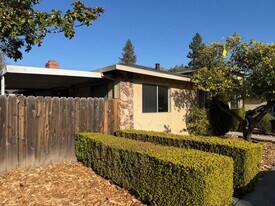 1520 Palm Ave in Redwood City, CA - Building Photo