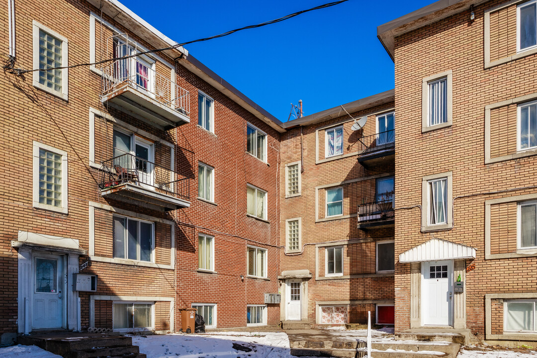 235 Camille St in Lachine, QC - Building Photo
