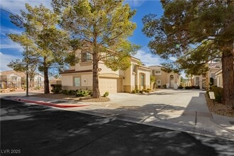 2345 Cliffwood Dr in Henderson, NV - Building Photo - Building Photo