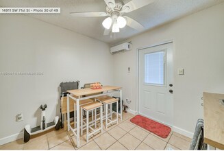 14911 SW 71st St, Unit Right in Miami, FL - Building Photo - Building Photo