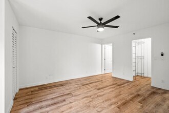 2202 S Cypress Bend Dr in Pompano Beach, FL - Building Photo - Building Photo